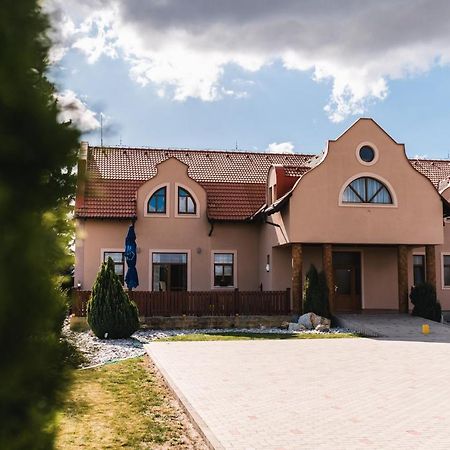 Motel Ard Sarovce Eksteriør billede