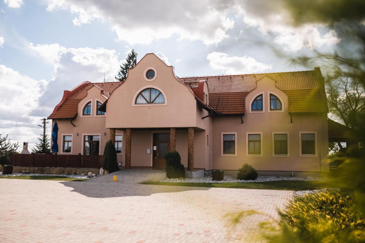 Motel Ard Sarovce Eksteriør billede