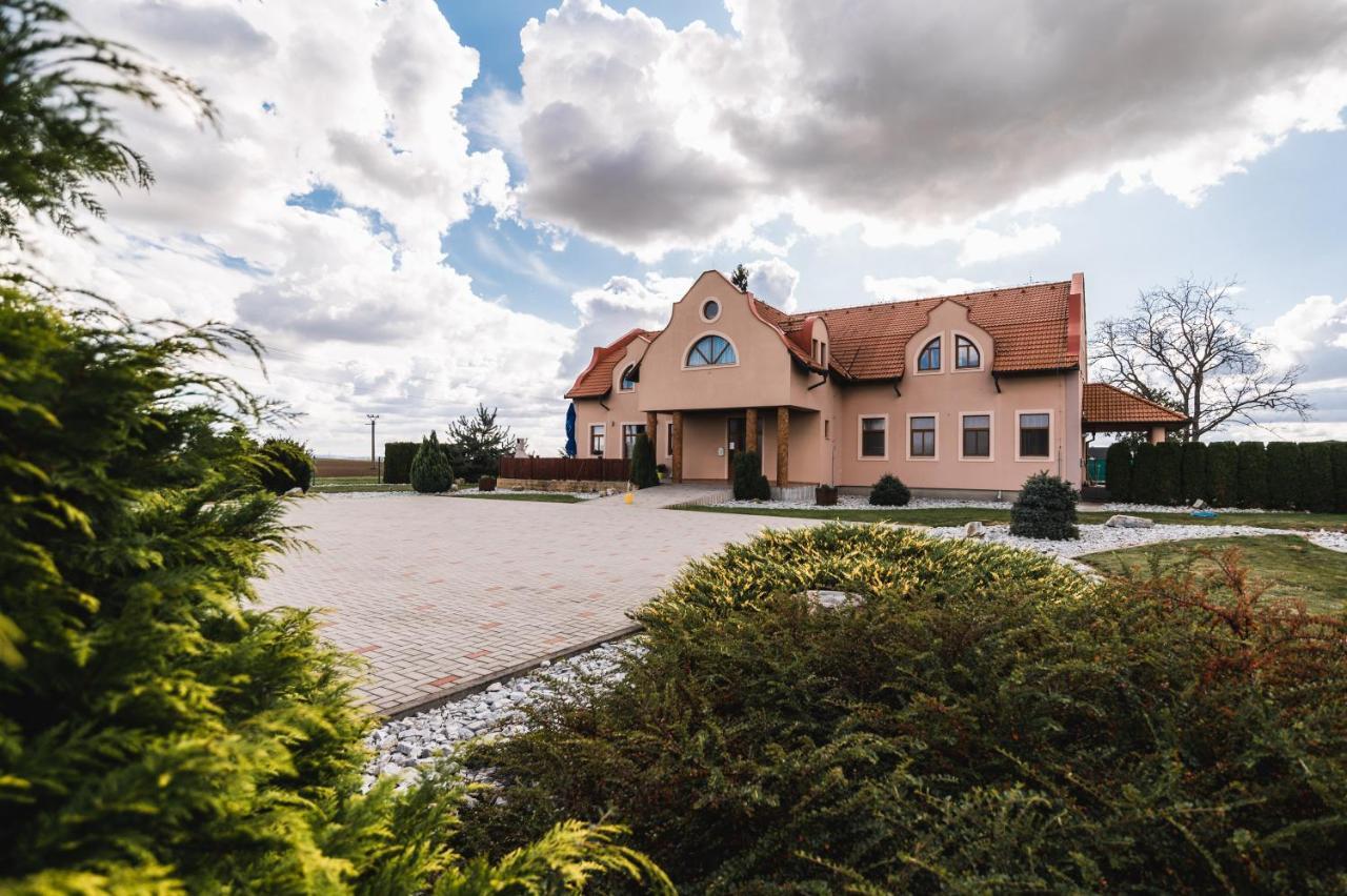 Motel Ard Sarovce Eksteriør billede
